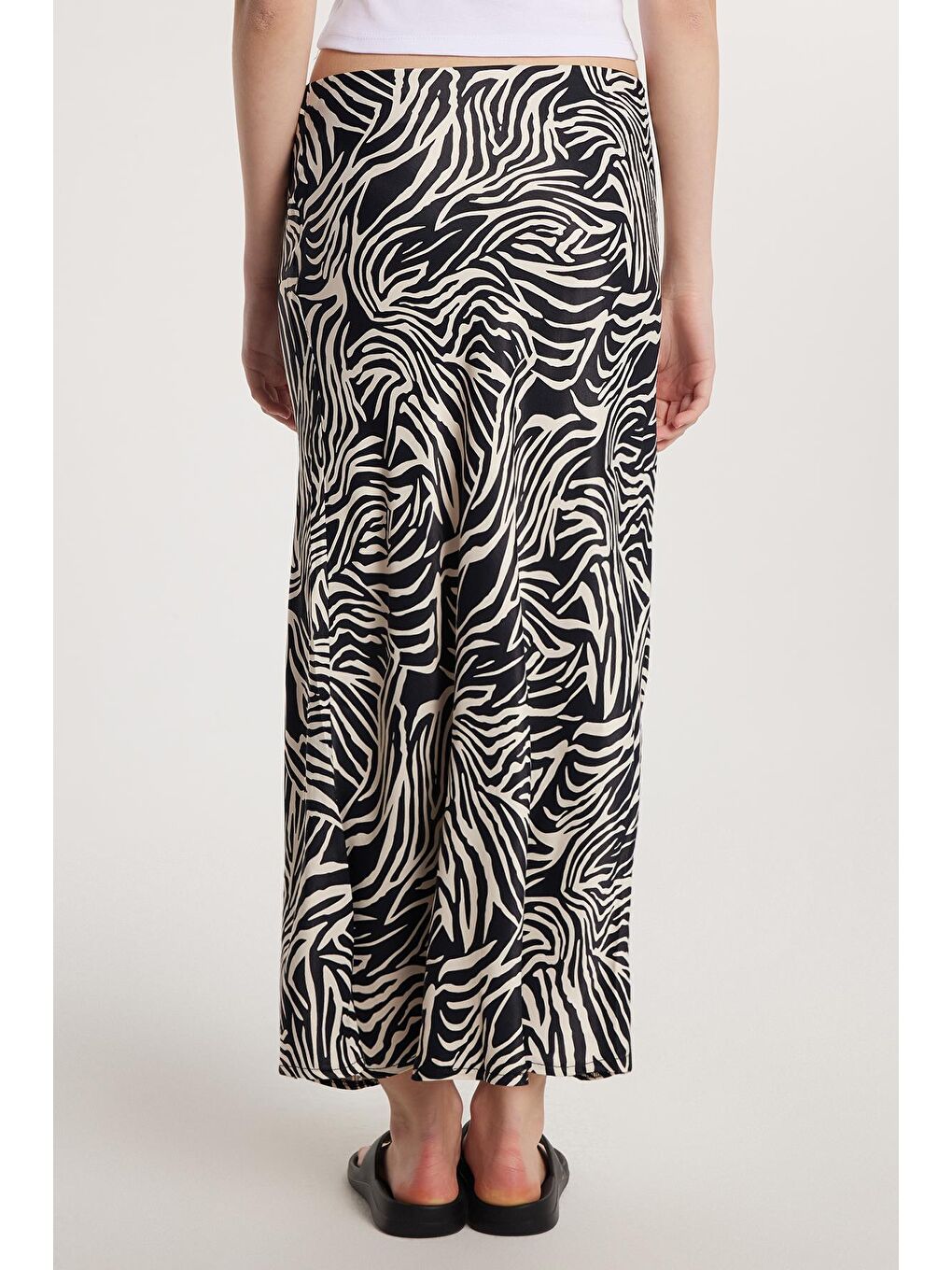 Siyah Kadın Standart Fit Lastikli Bel Desenli Etek-4