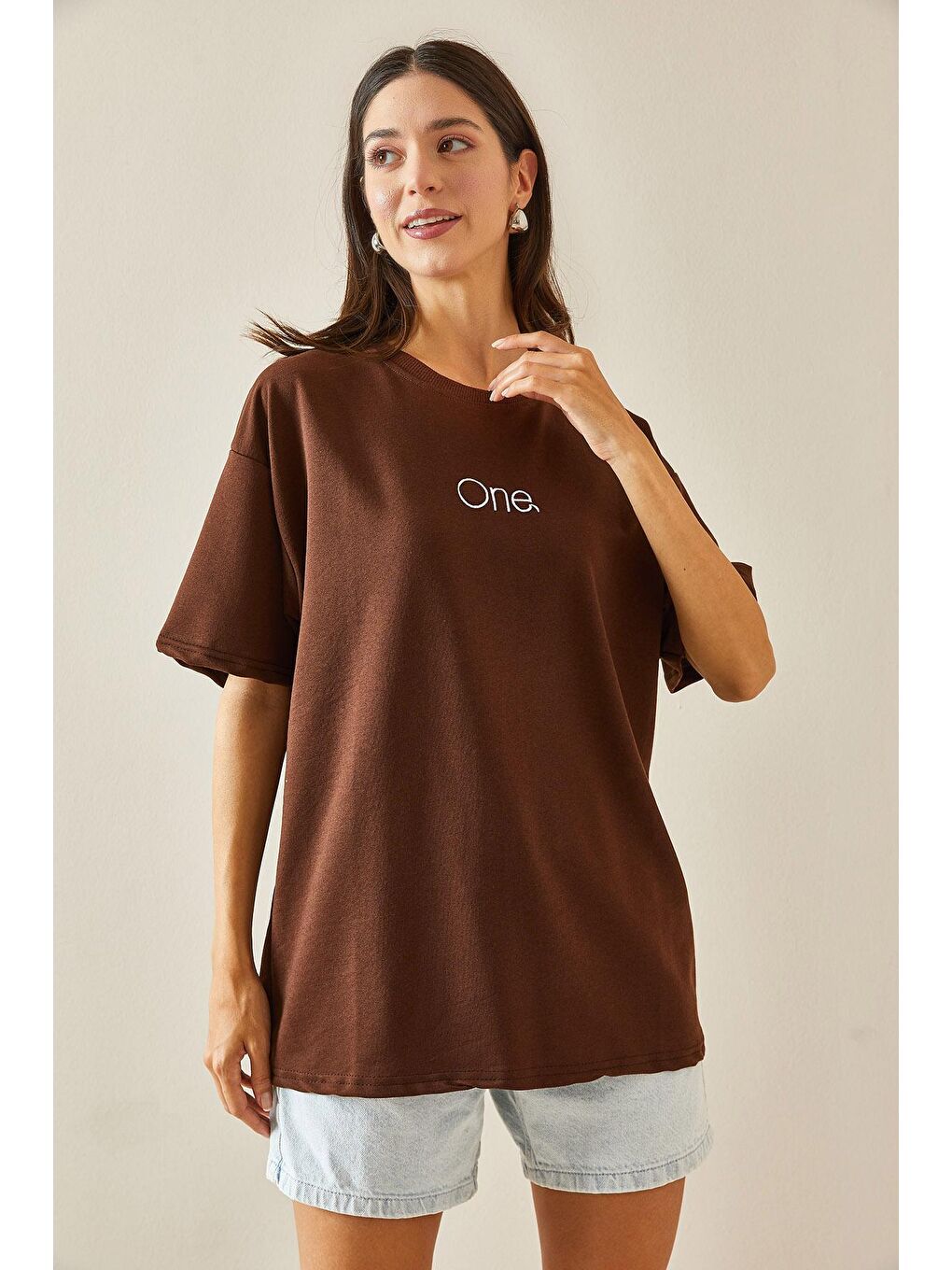 Kahverengi Bisiklet Yaka Yazılı Oversize Tshirt 5YXK1-48703-18-2