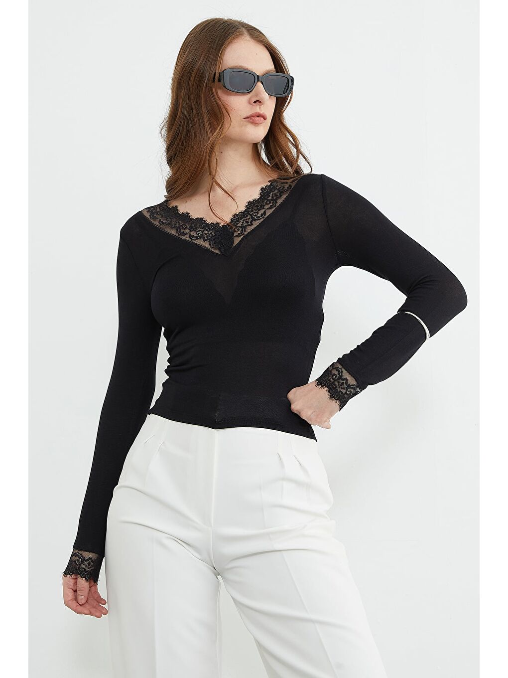 Siyah Kol Ve Yaka Dantelli Transparan Bluz-2
