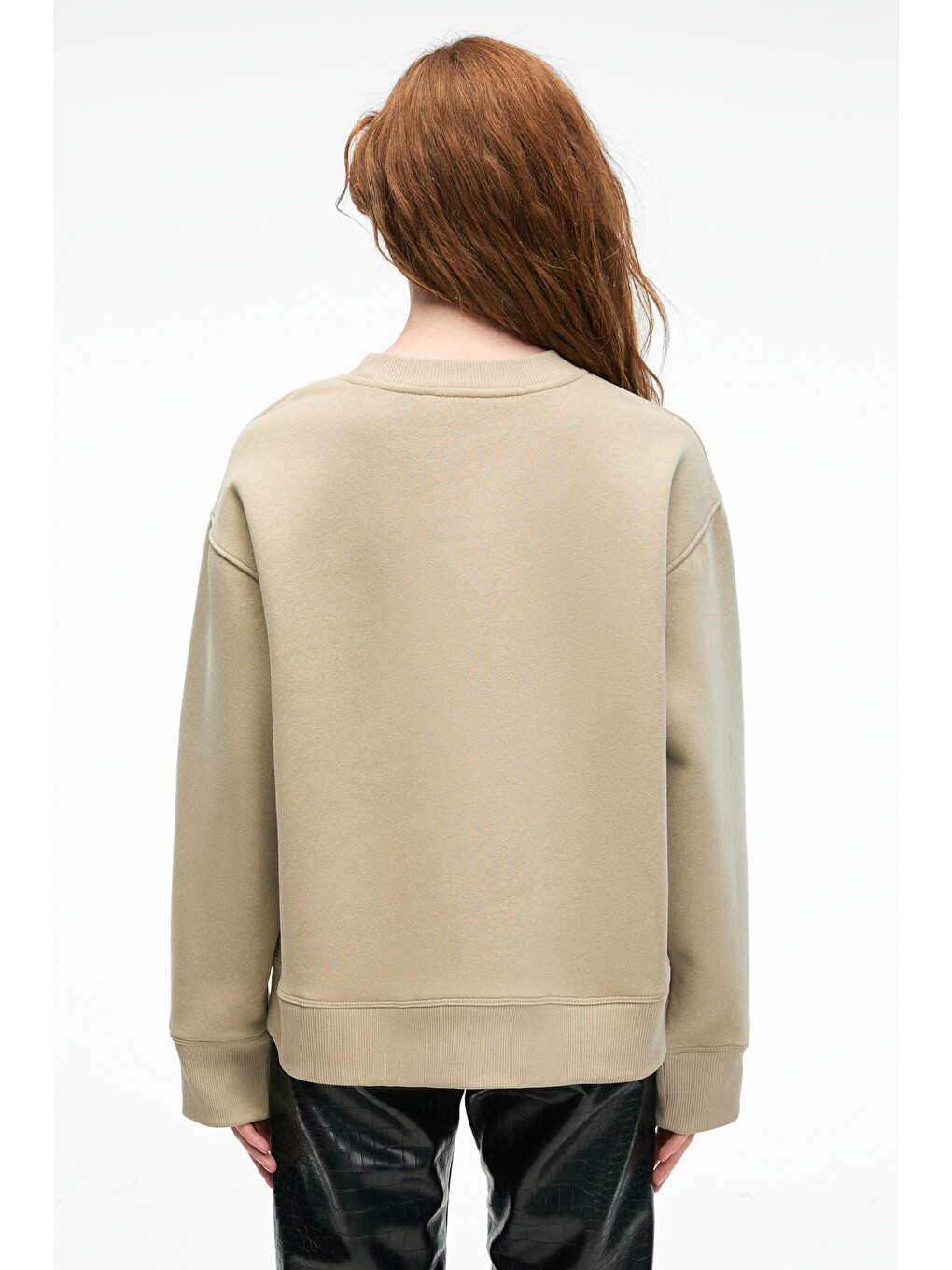 Bej Esme Kadın Oversize Yuvarlak Yakalı Kol Ucu Ve Etek Ucu Manşetli Taş Sweatshirt-3