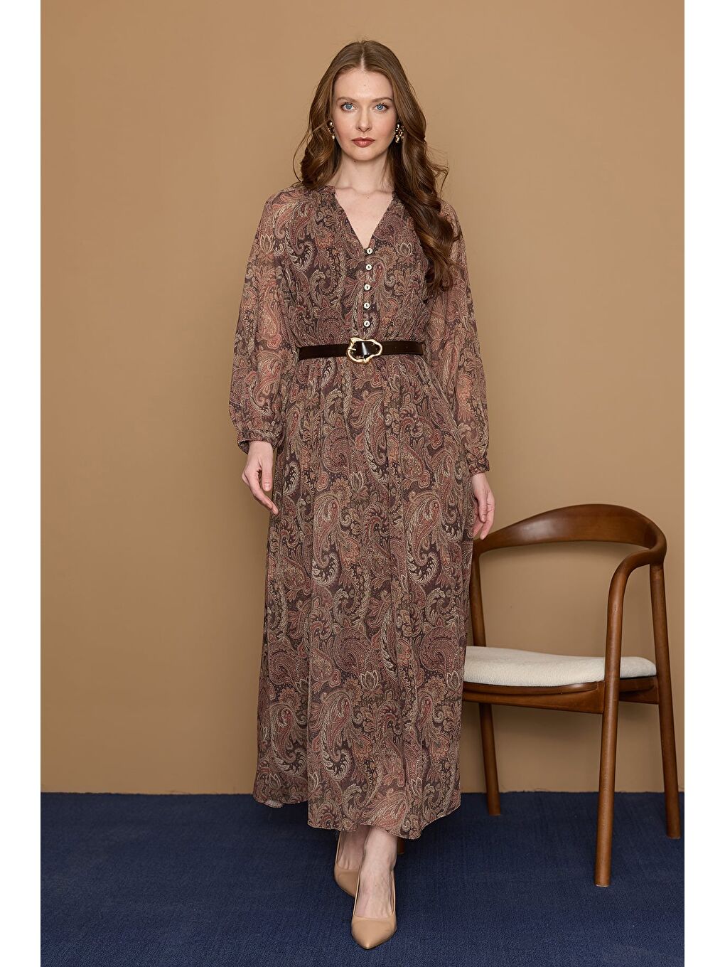 Kahverengi Etnik Desenli Kemerli Yarım Düğmeli Elbise-1