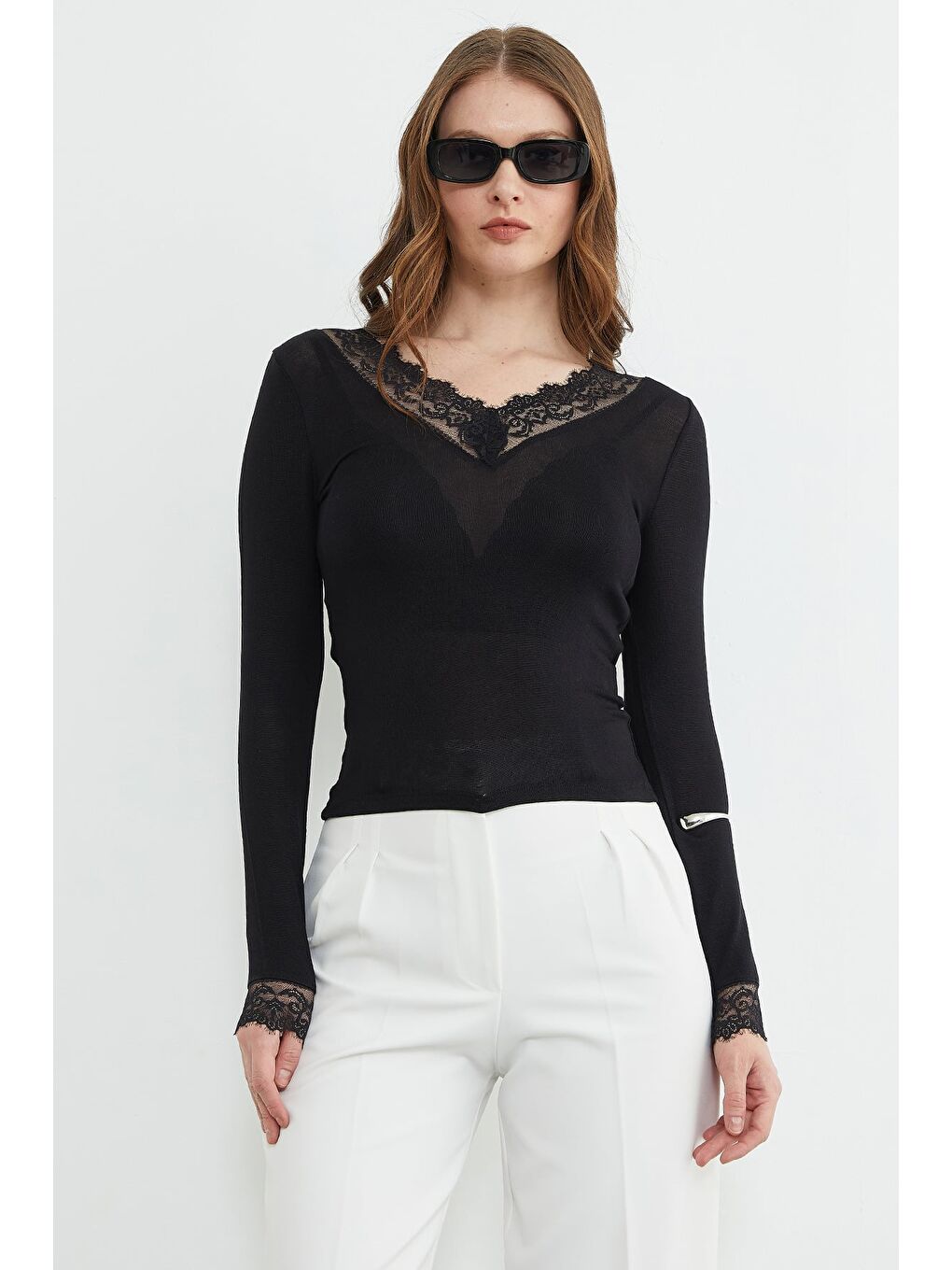 Siyah Kol Ve Yaka Dantelli Transparan Bluz-3