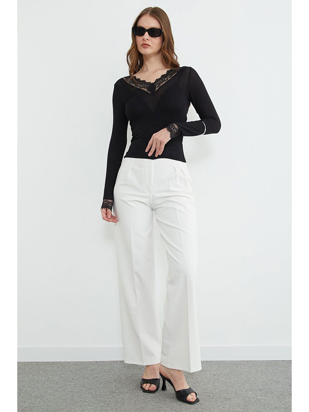 Siyah Kol Ve Yaka Dantelli Transparan Bluz-4