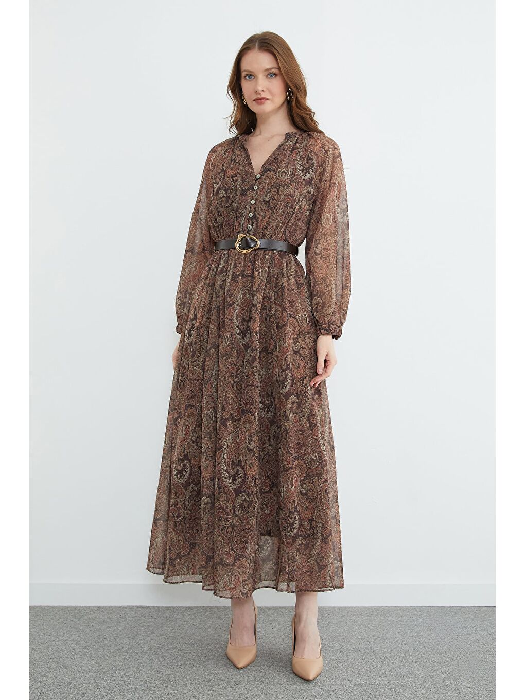 Kahverengi Etnik Desenli Kemerli Yarım Düğmeli Elbise-4