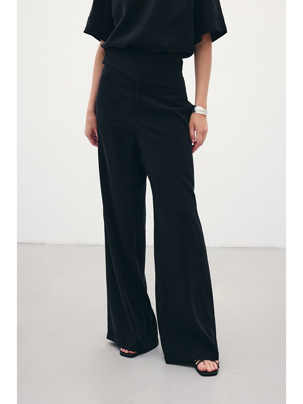 Kemer Detaylı Modal Pantolon - Siyah-4