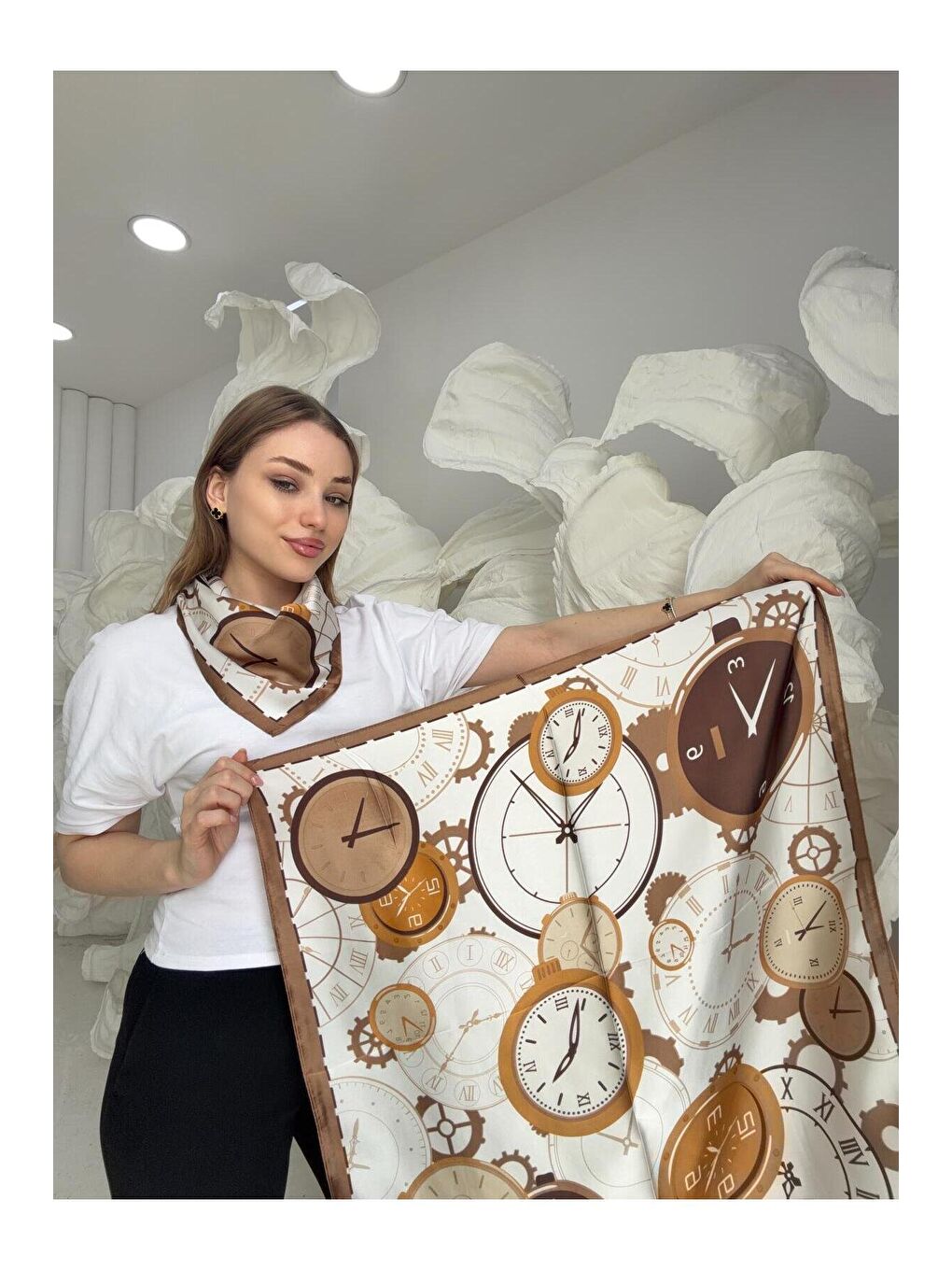 Kahverengi Saat Desenli Tarçın 70x70 Fular FLR3020