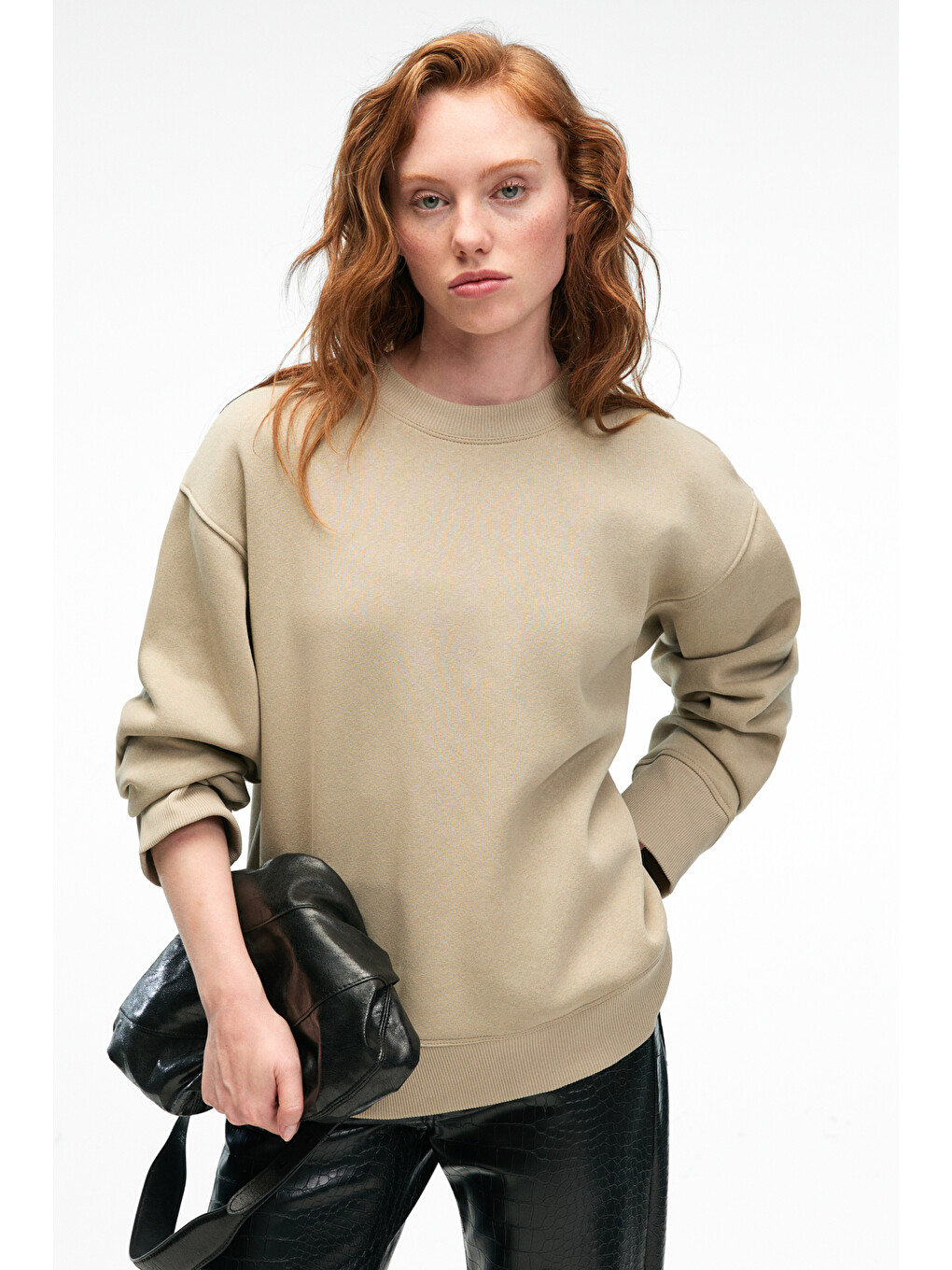 Bej Esme Kadın Oversize Yuvarlak Yakalı Kol Ucu Ve Etek Ucu Manşetli Taş Sweatshirt-5