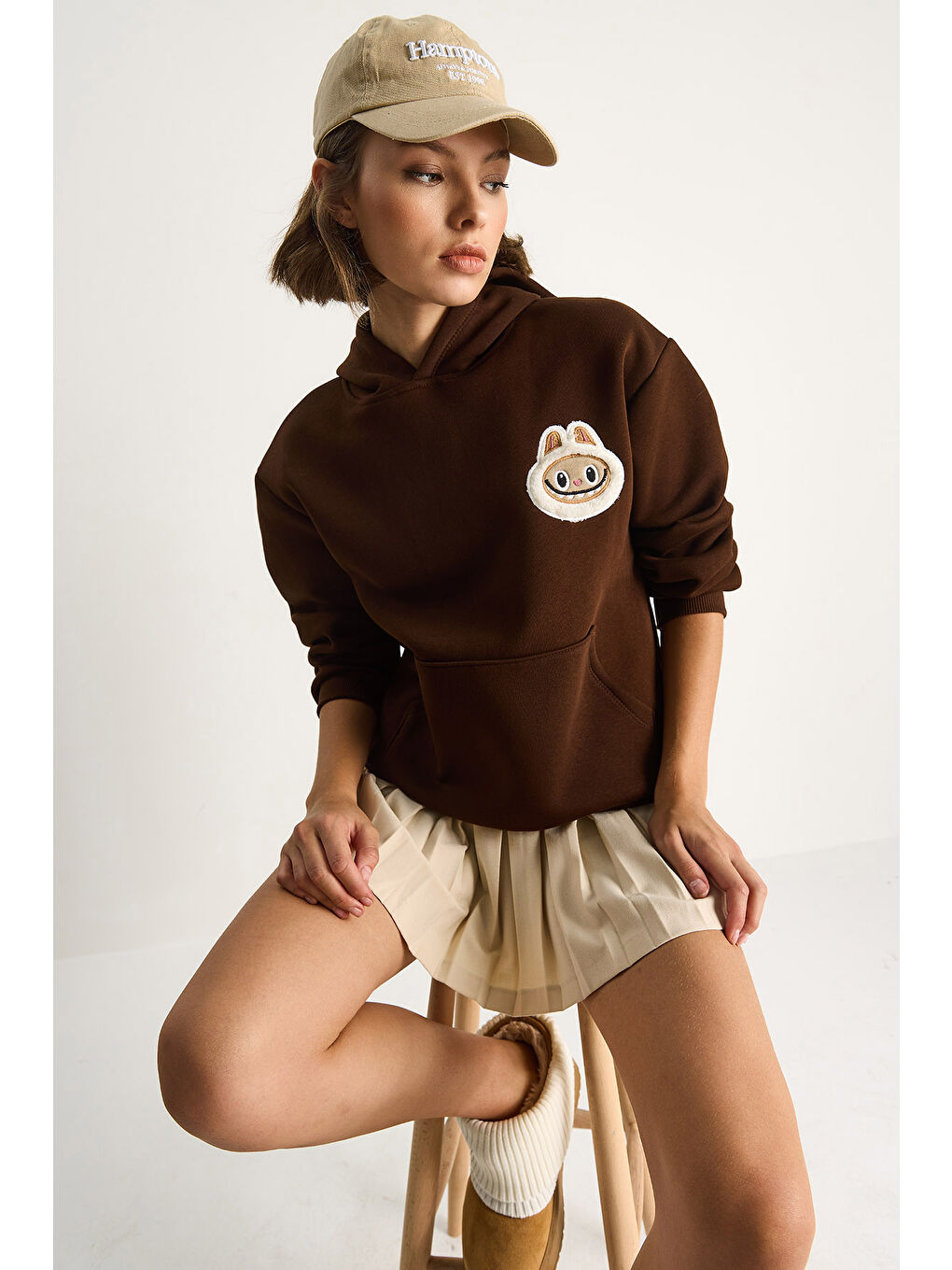 Kahverengi Kadın Nakış İşlemeli Kapüşonlu Kanguru Cepli Sweatshirt-1