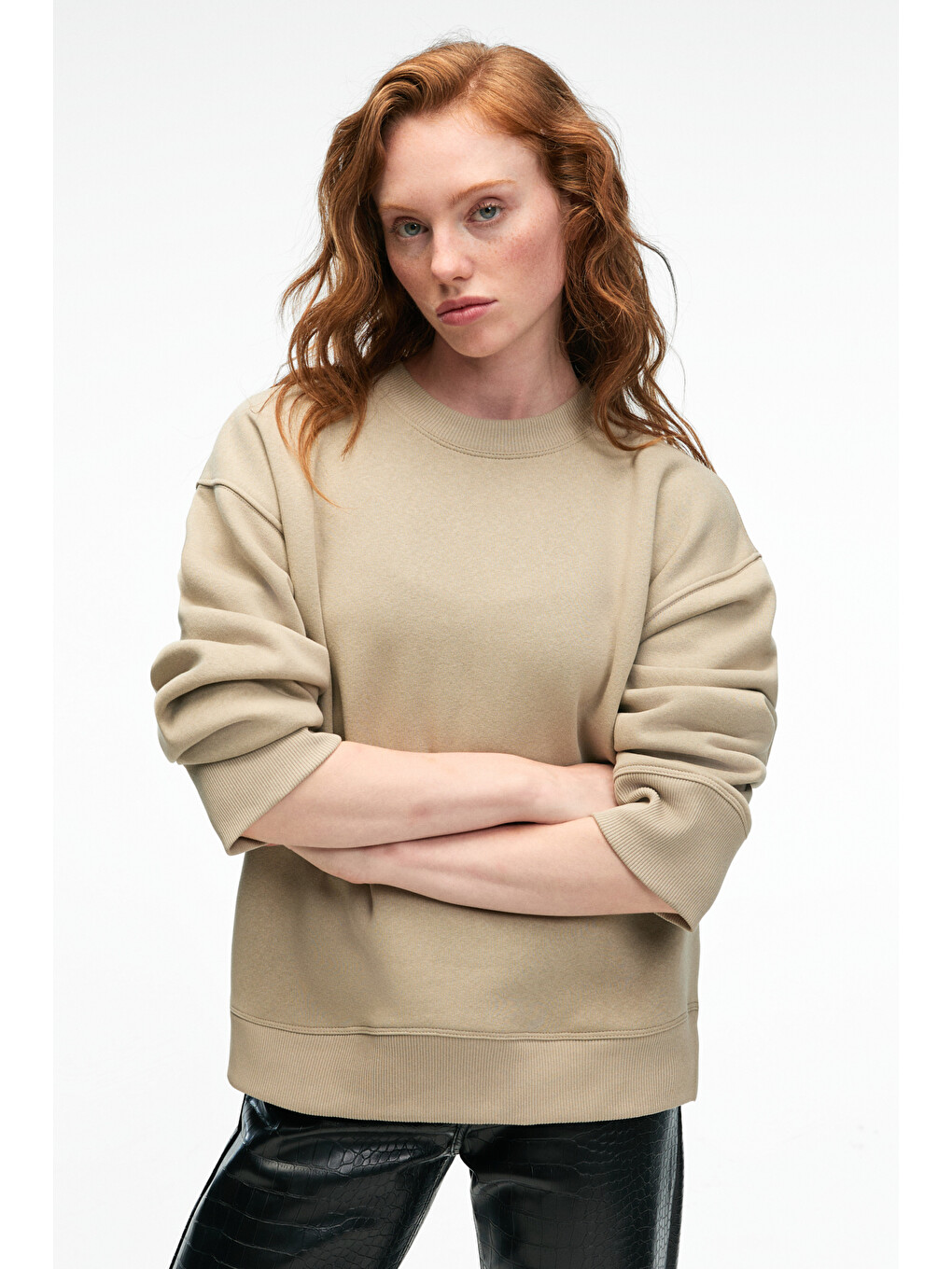 Bej Esme Kadın Oversize Yuvarlak Yakalı Kol Ucu Ve Etek Ucu Manşetli Taş Sweatshirt-6