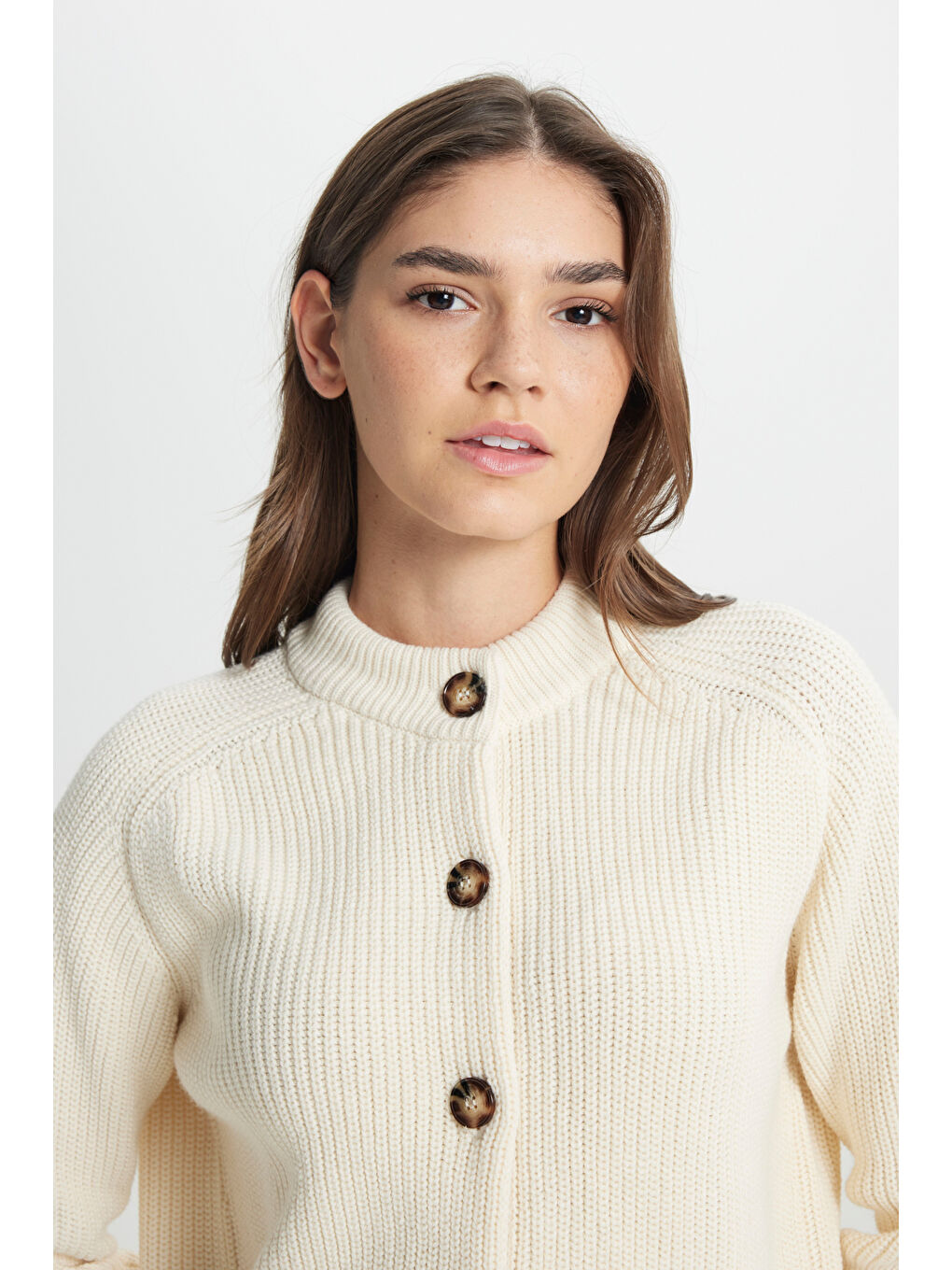 Regular Fit Normal Kesim Düğme Detaylı Ekru Triko Kazak-3