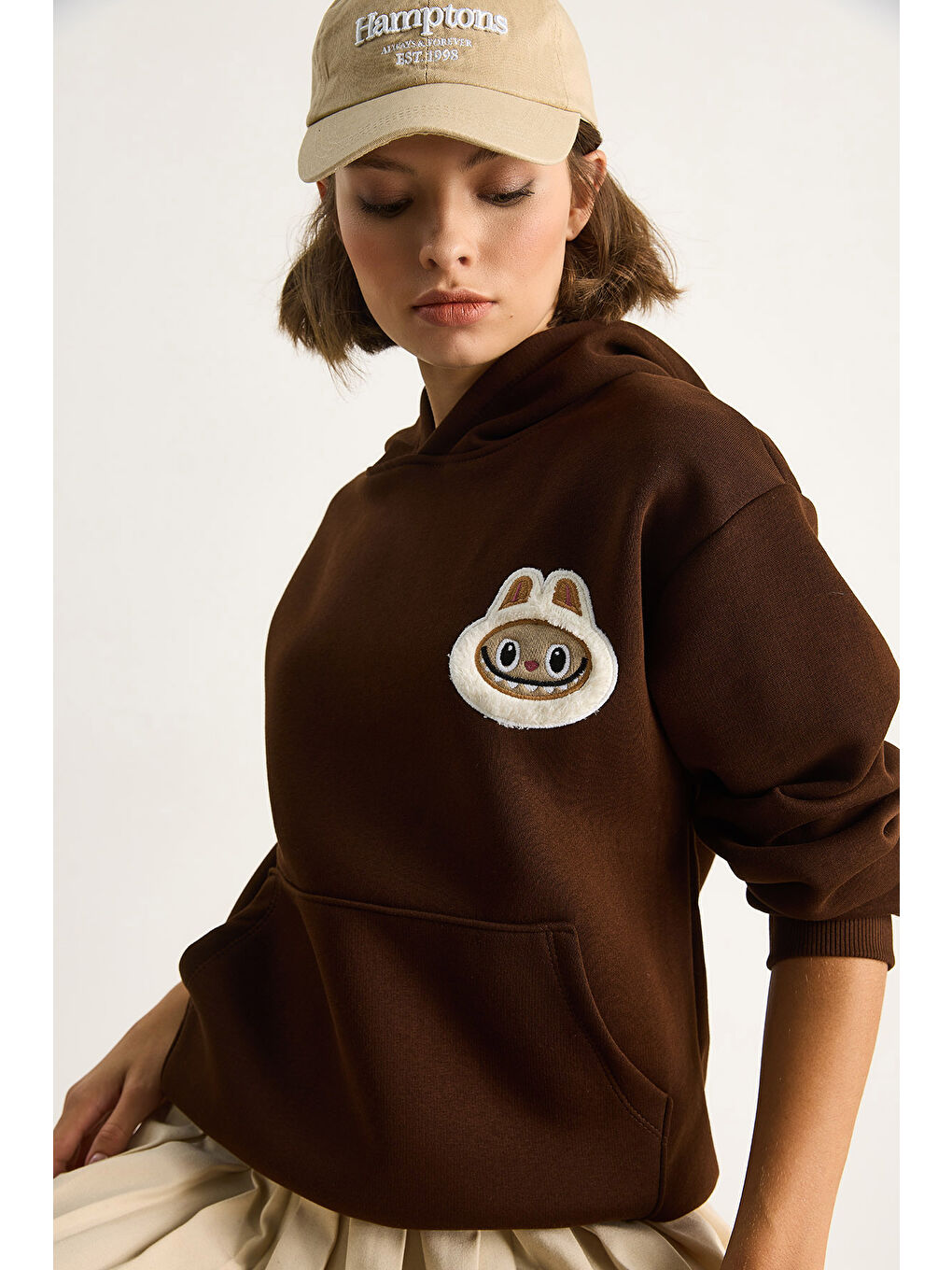 Kahverengi Kadın Nakış İşlemeli Kapüşonlu Kanguru Cepli Sweatshirt-2