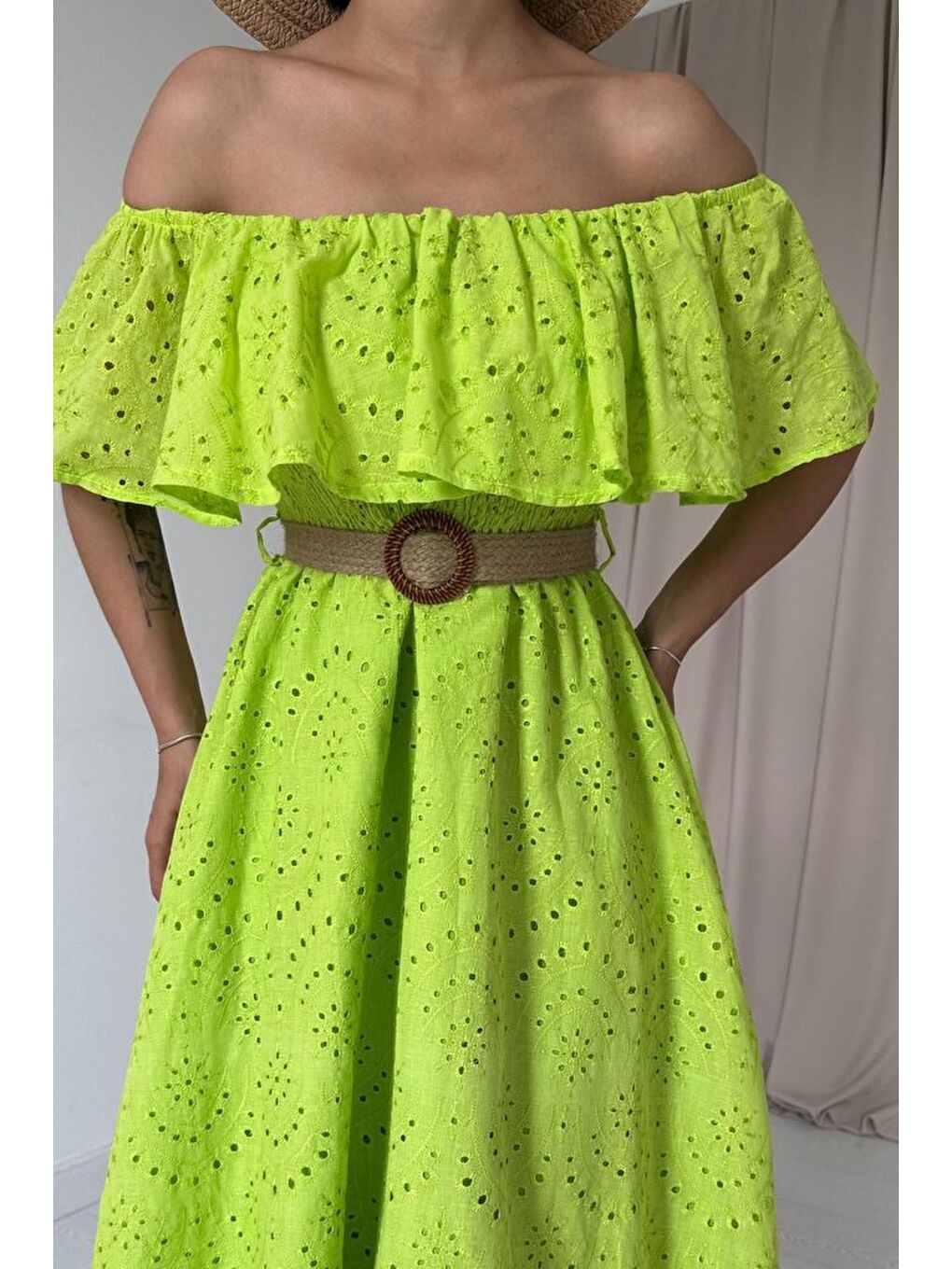 Yağ Yeşili Omzu Lastikli Brode Elbise-2