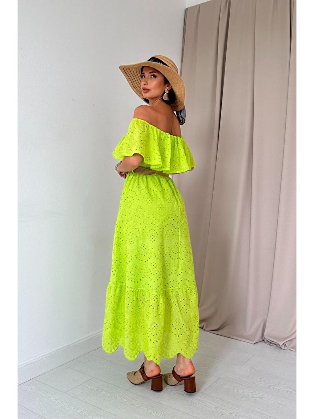 Yağ Yeşili Omzu Lastikli Brode Elbise-3