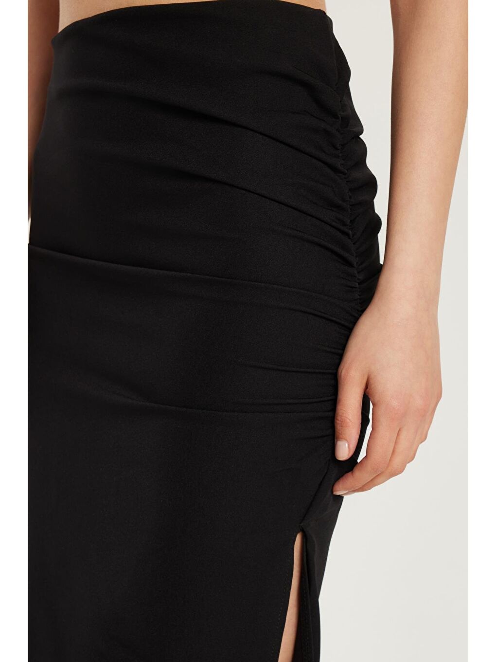 Kadın Slim Fit Dar Kesim Fermuarlı Yırtmaçlı Siyah Etek-2