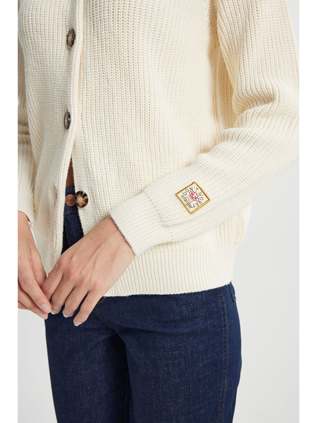 Regular Fit Normal Kesim Düğme Detaylı Ekru Triko Kazak-5