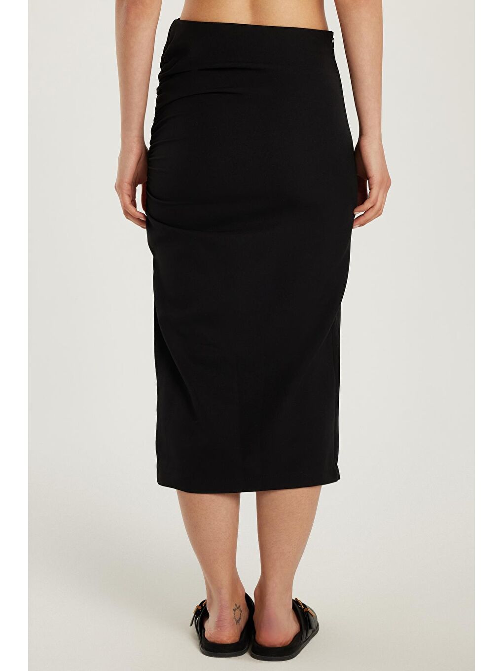 Kadın Slim Fit Dar Kesim Fermuarlı Yırtmaçlı Siyah Etek-4