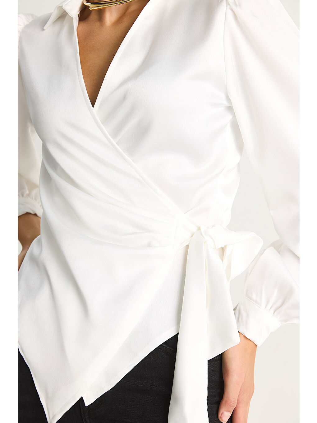 Beyaz Kadın Yandan Baglamalı Saten Bluz-5