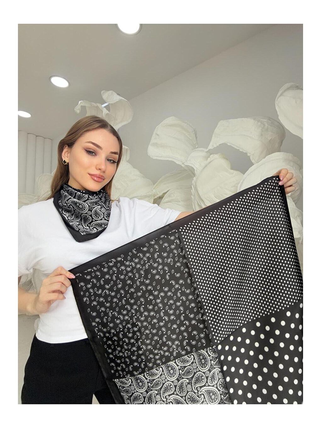 Siyah Şal Desenli 70x70 Fular FLR3001