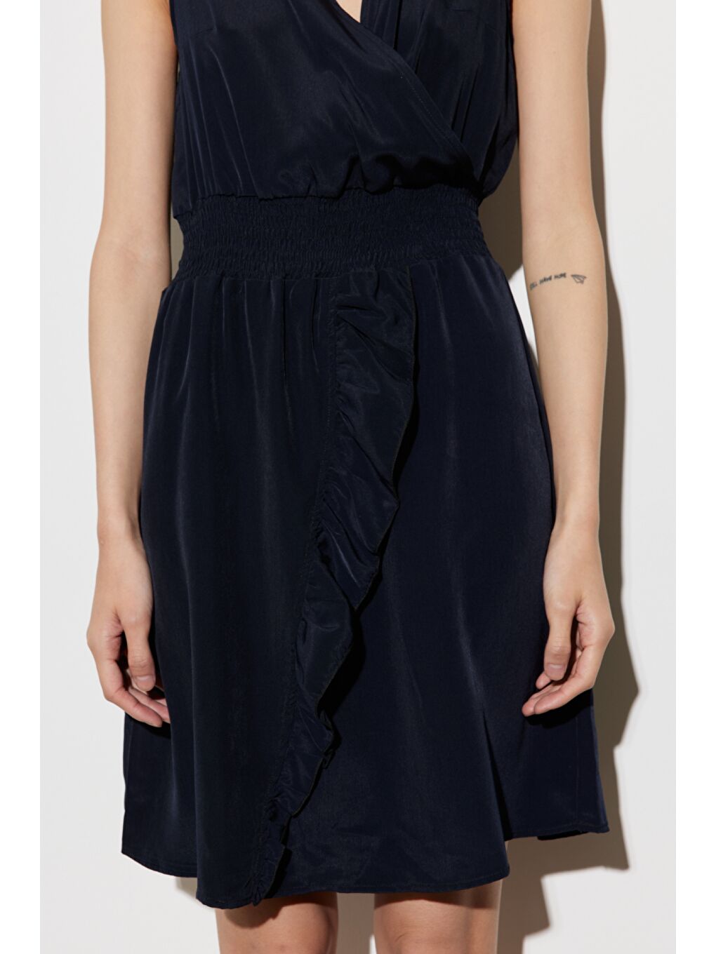 Siyah Regular Fit Normal Kesim V Yaka Elbise-2