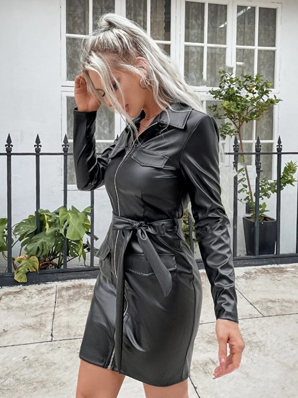 Siyah Kadın Uzun Kollu Yakalı Cepli önü Fermuarlı Mini Deri Elbise-2