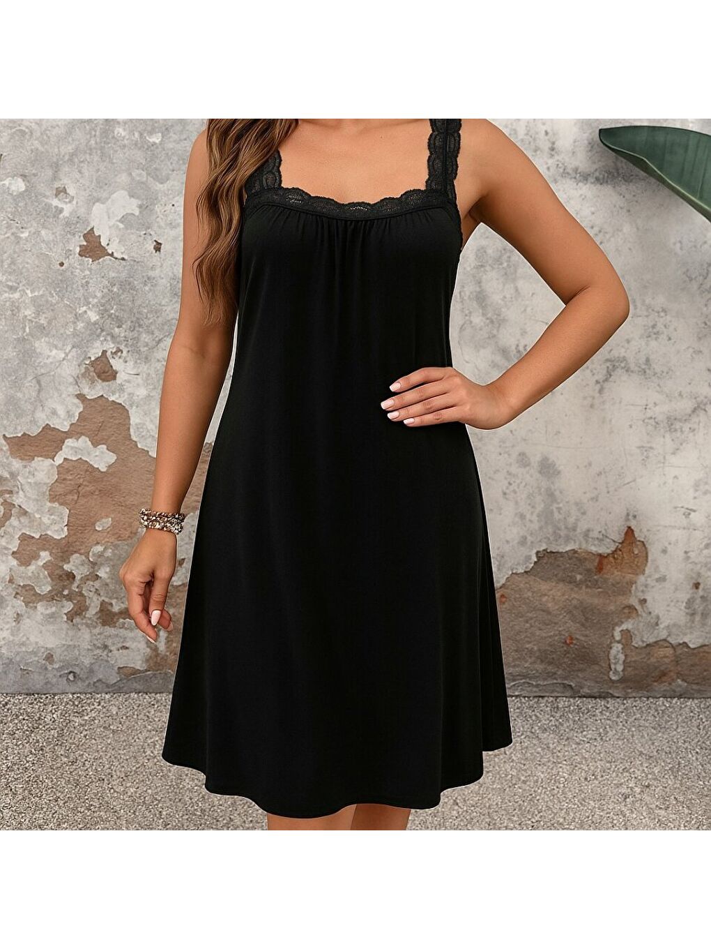 Siyah Kadın Dantel Askılı Kare Yakalı Uzun Viskon Elbise-1