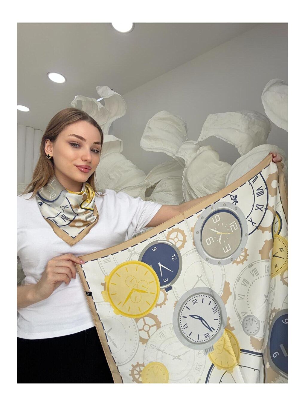 Bej Vizon Saat Desenli 70x70 Fular FLR3020