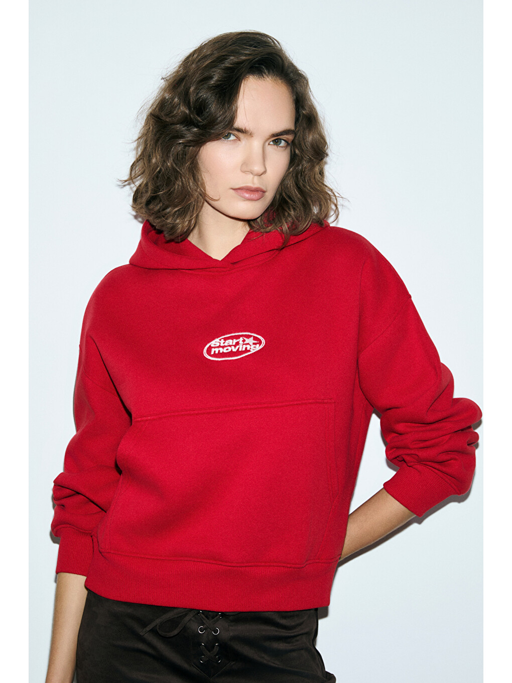 Sılent Kadın Kapüşonlu Organik Pamuklu İçi Polarlı Kangru Cepli Baskılı Nakışlı Kırmızı Sweatshirt-3