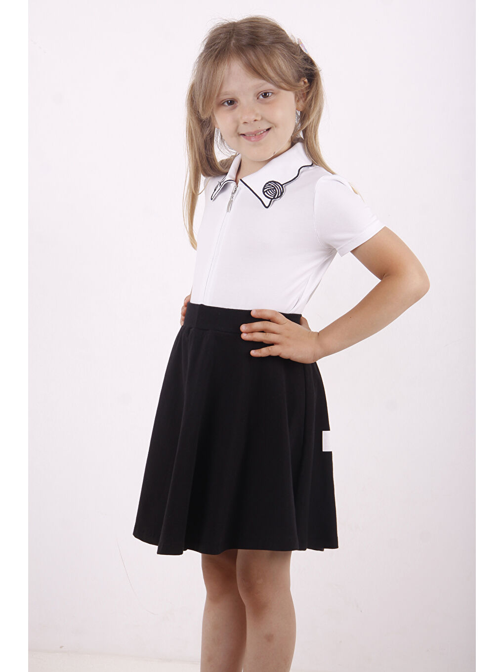 Beyaz Kız Çocuk Yakası Kedi Nakışlı Fermuarlı Tişört-1