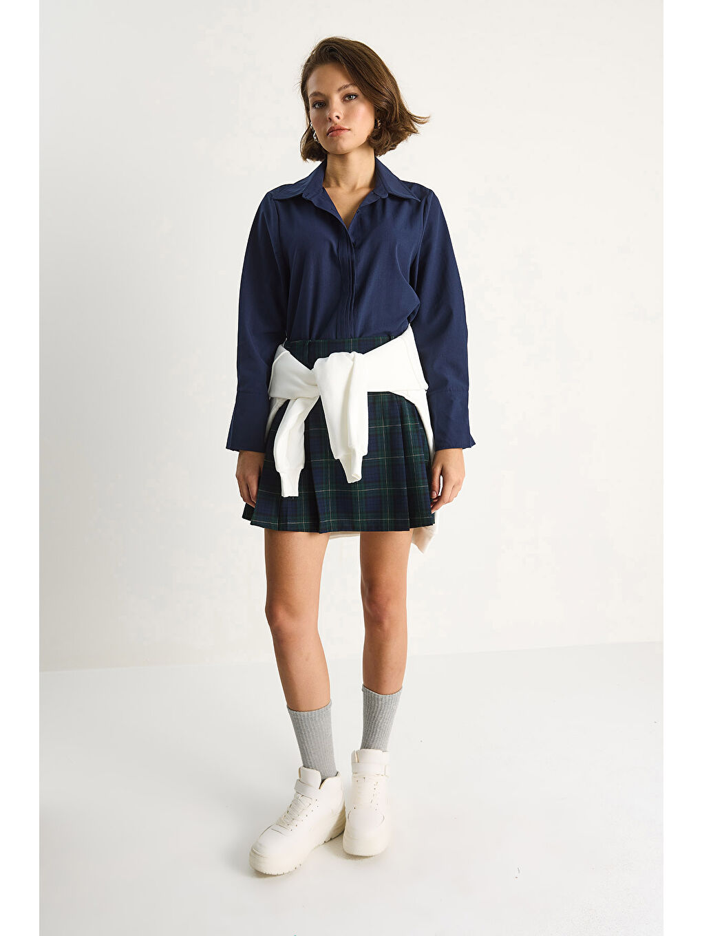 Lacivert Kadın Pliseli Pat Detaylı Geniş Manşet Detaylı Klasik Yaka Gömlek-2