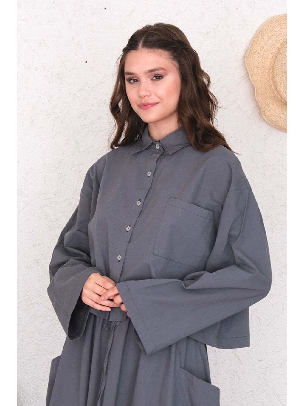 Antrasit Organik Keten Cepli Crop Gömlek-2