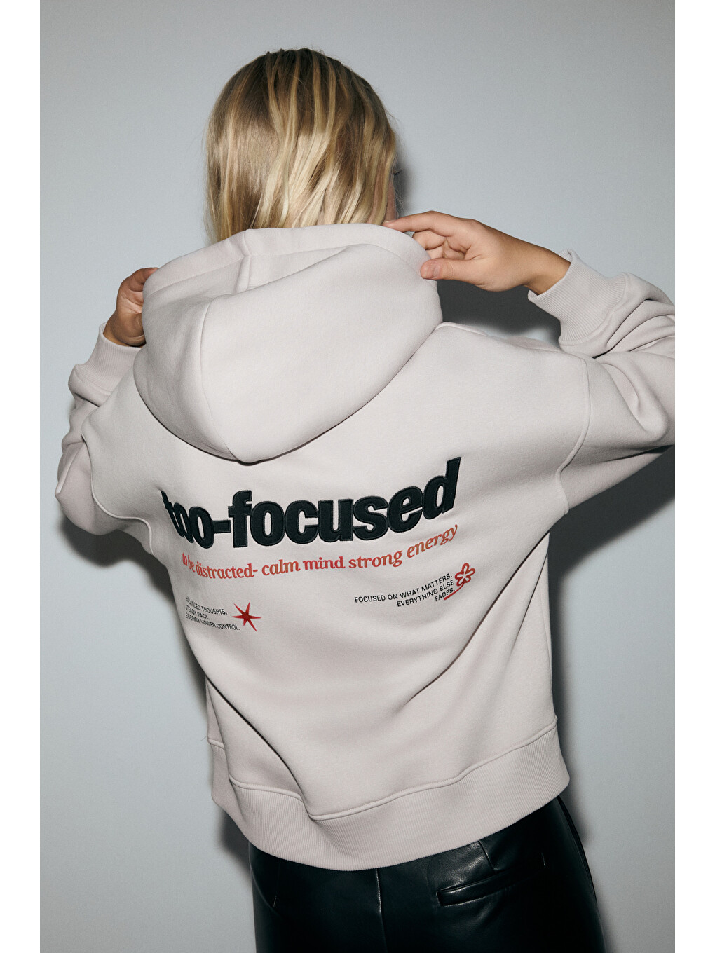 Sılent Kadın Kapüşonlu Organik Pamuklu İçi Polarlı Kangru Cepli Baskılı Nakışlı Açık Lila Sweatshirt-2