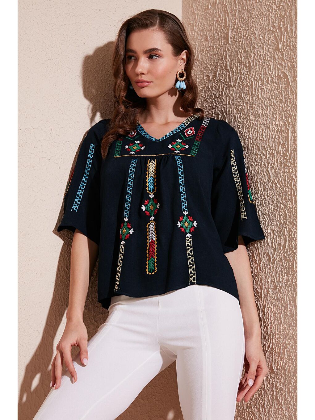 Lela Lacivert Pamuklu Regular Fit Nakış İşlemeli Bluz 611Bz0247