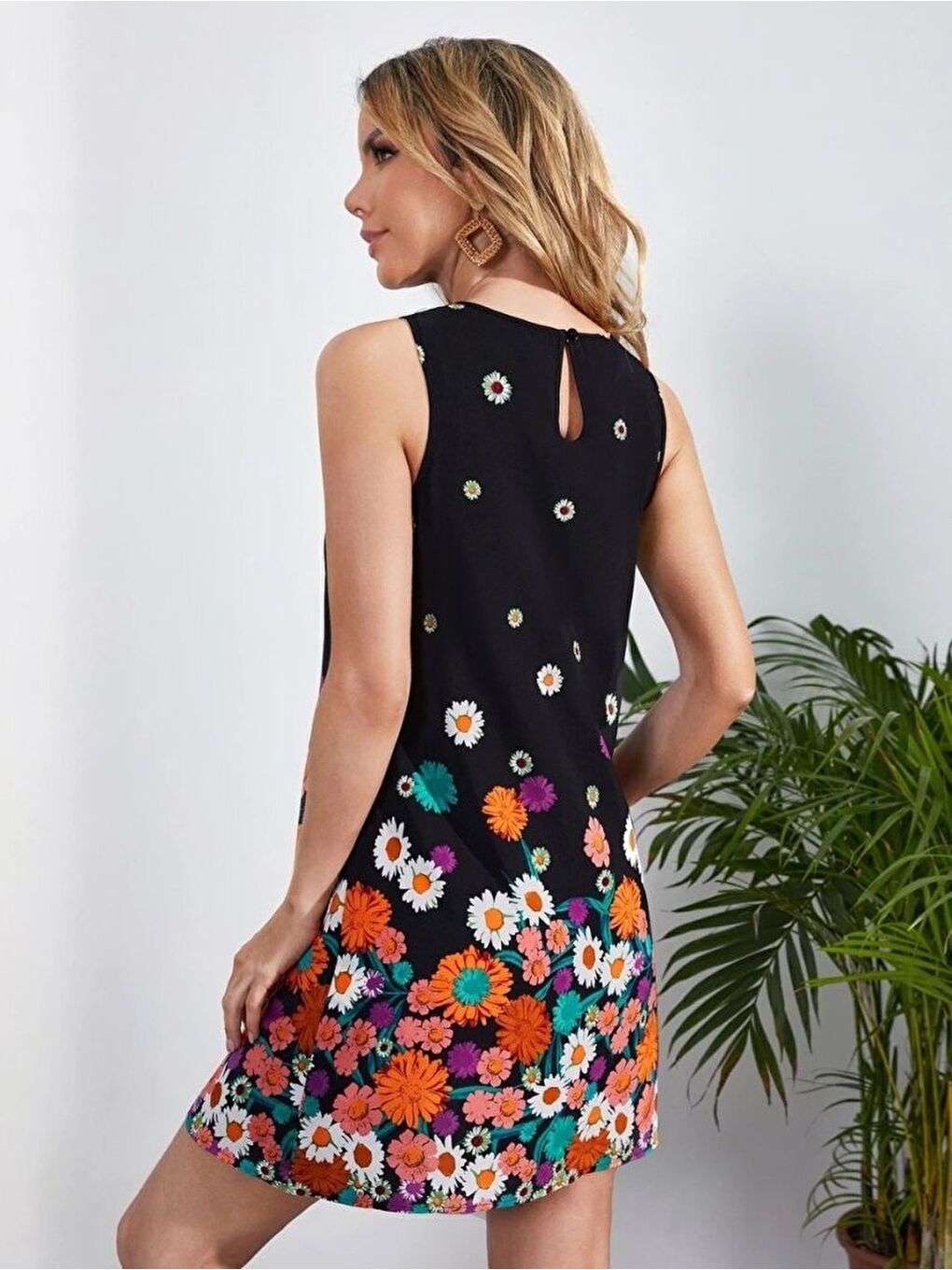 Siyah Kadın Sıfır Kollu Bisiklet Yaka çiçek Desenli Süprem Mini Elbise-4