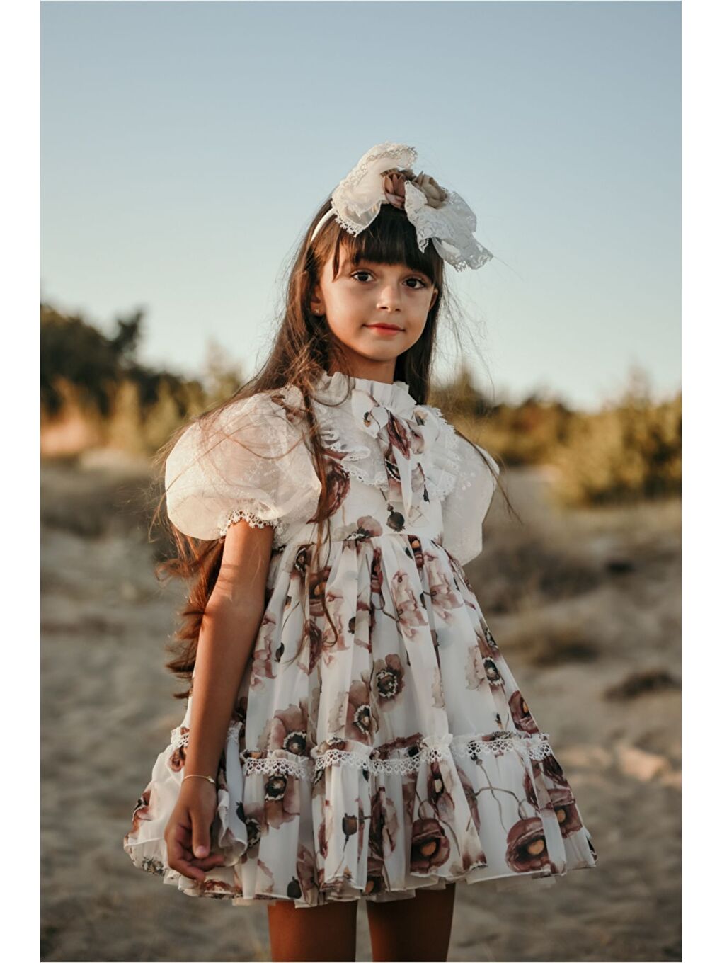 Kahverengi Çiçek Baskılı Kız Çocuk Taç Aksesuarlı Kısa Elbise