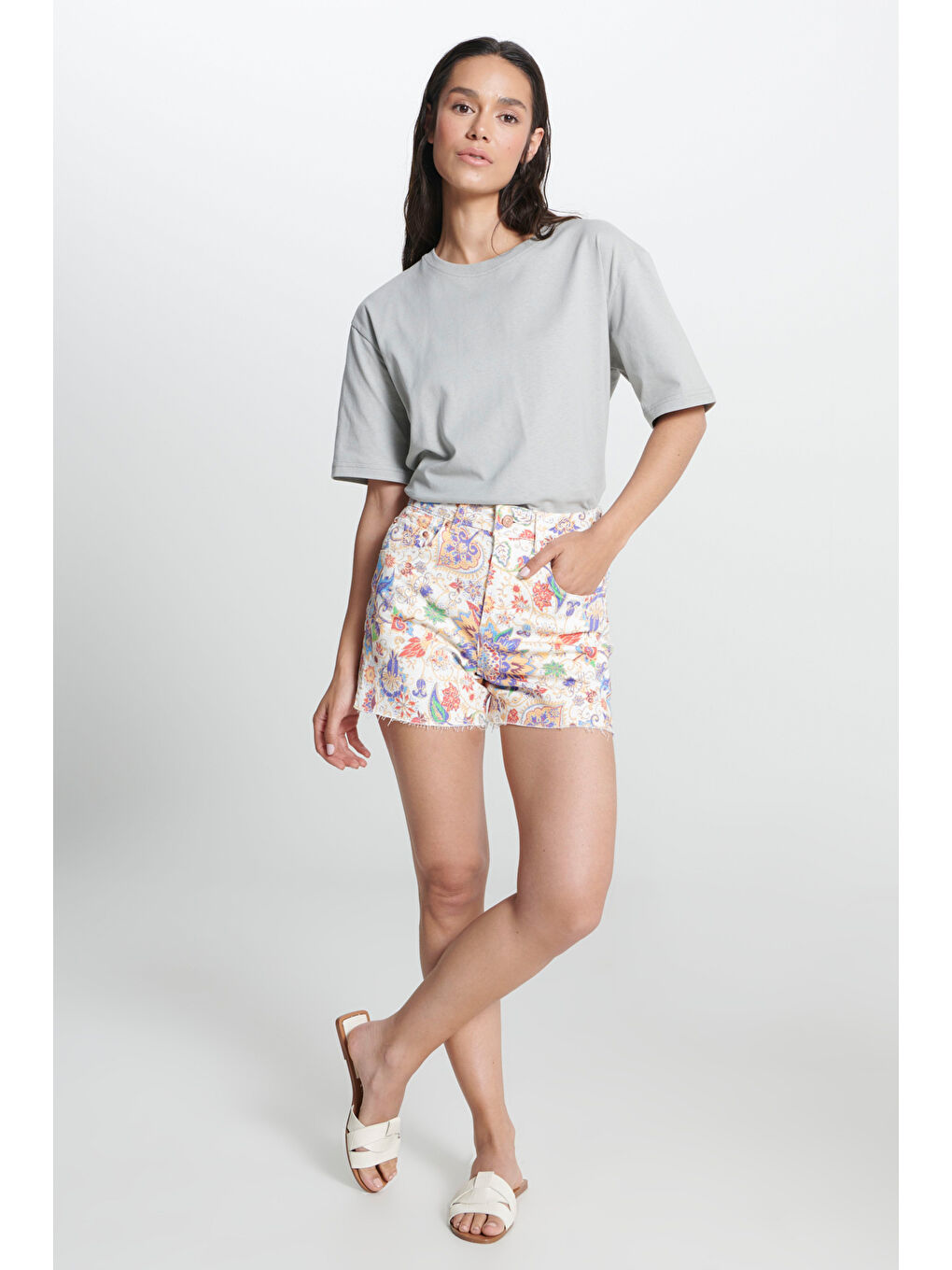 Relaxed Fit Geniş Kesim Bisiklet Yaka %100 Pamuk Gri Tişört-2