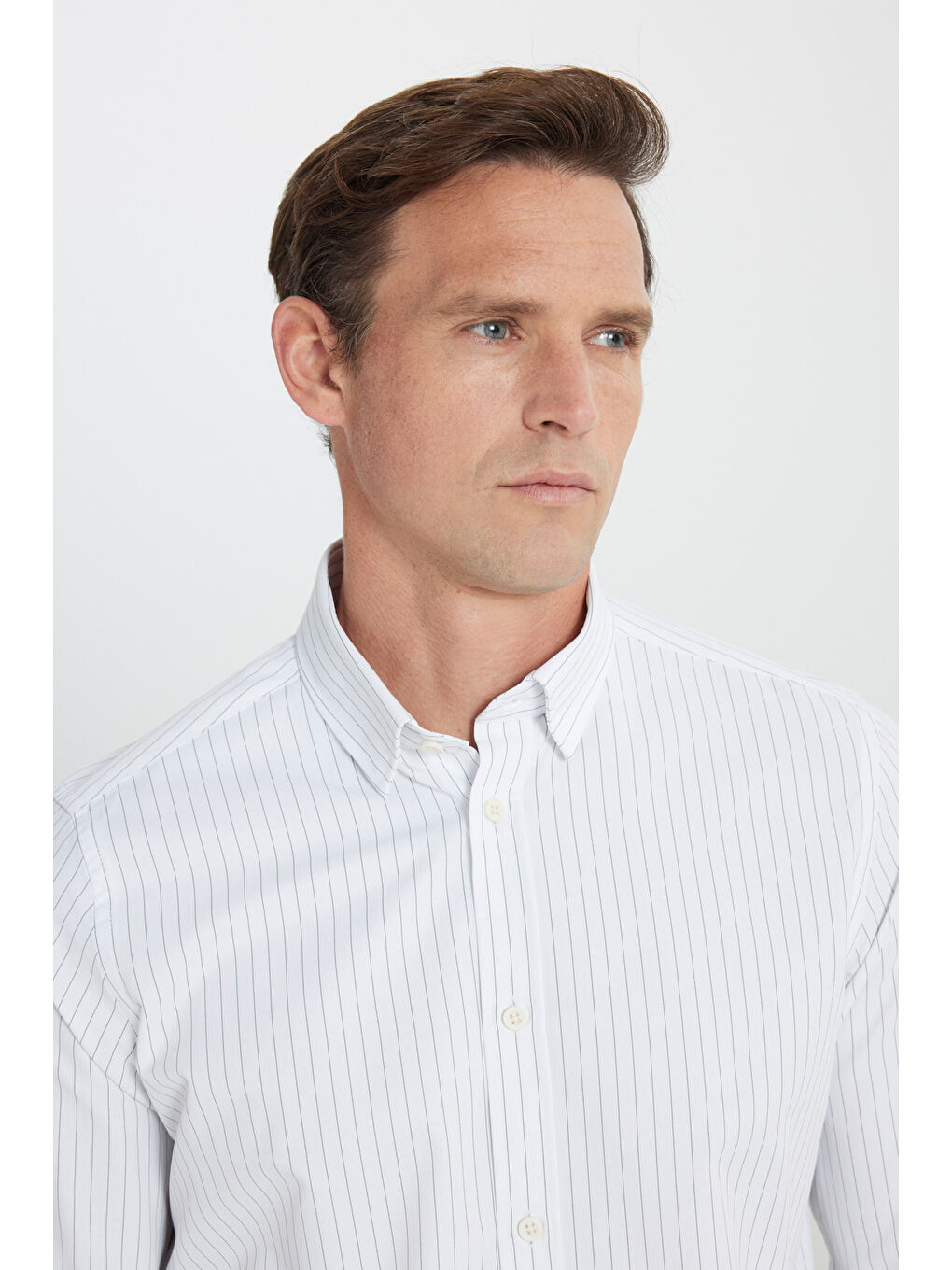 Erkek Beyaz-Haki Pamuklu Oxford Slim Fit Dar Kesim Gizli Düğmeli Yaka Çizgili Gömlek-4