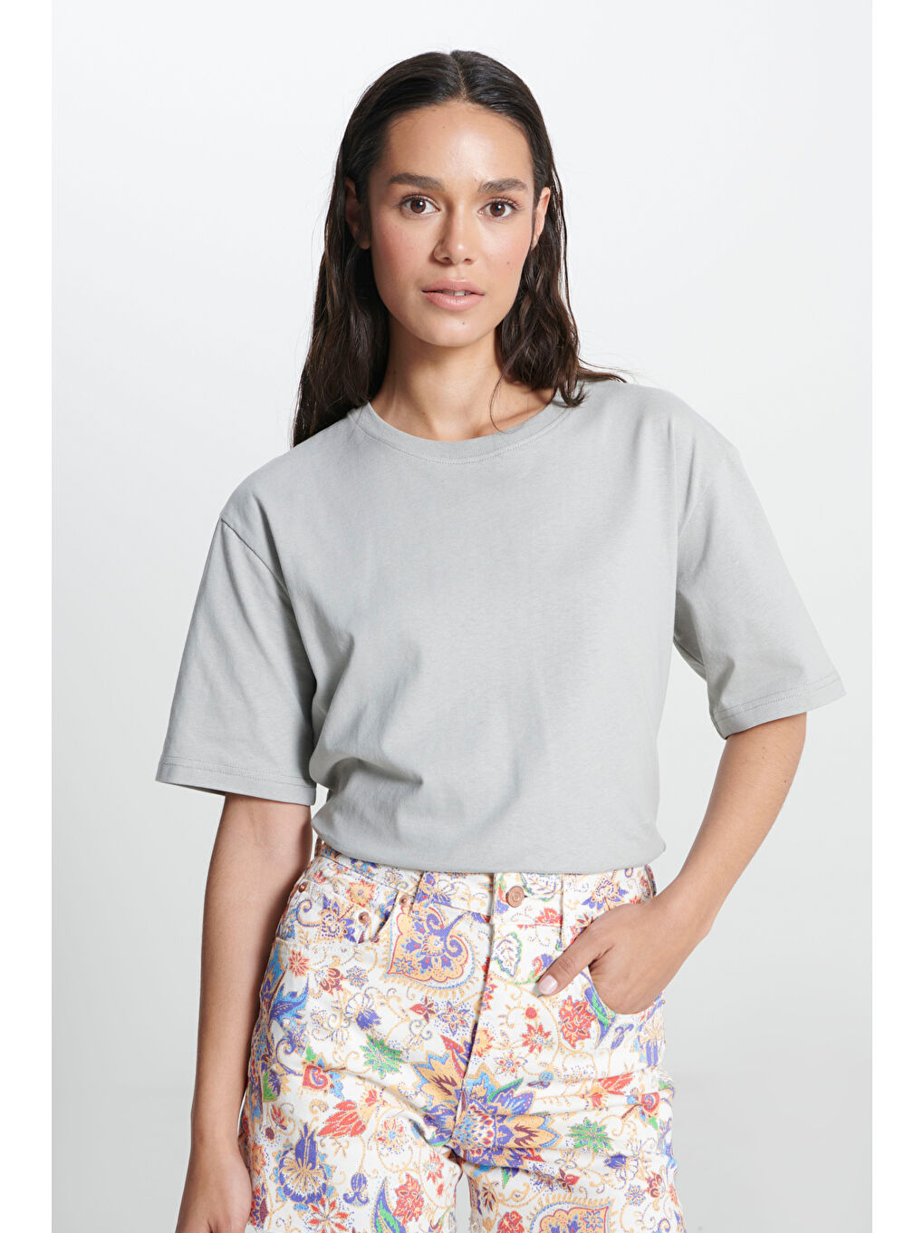 Relaxed Fit Geniş Kesim Bisiklet Yaka %100 Pamuk Gri Tişört-3