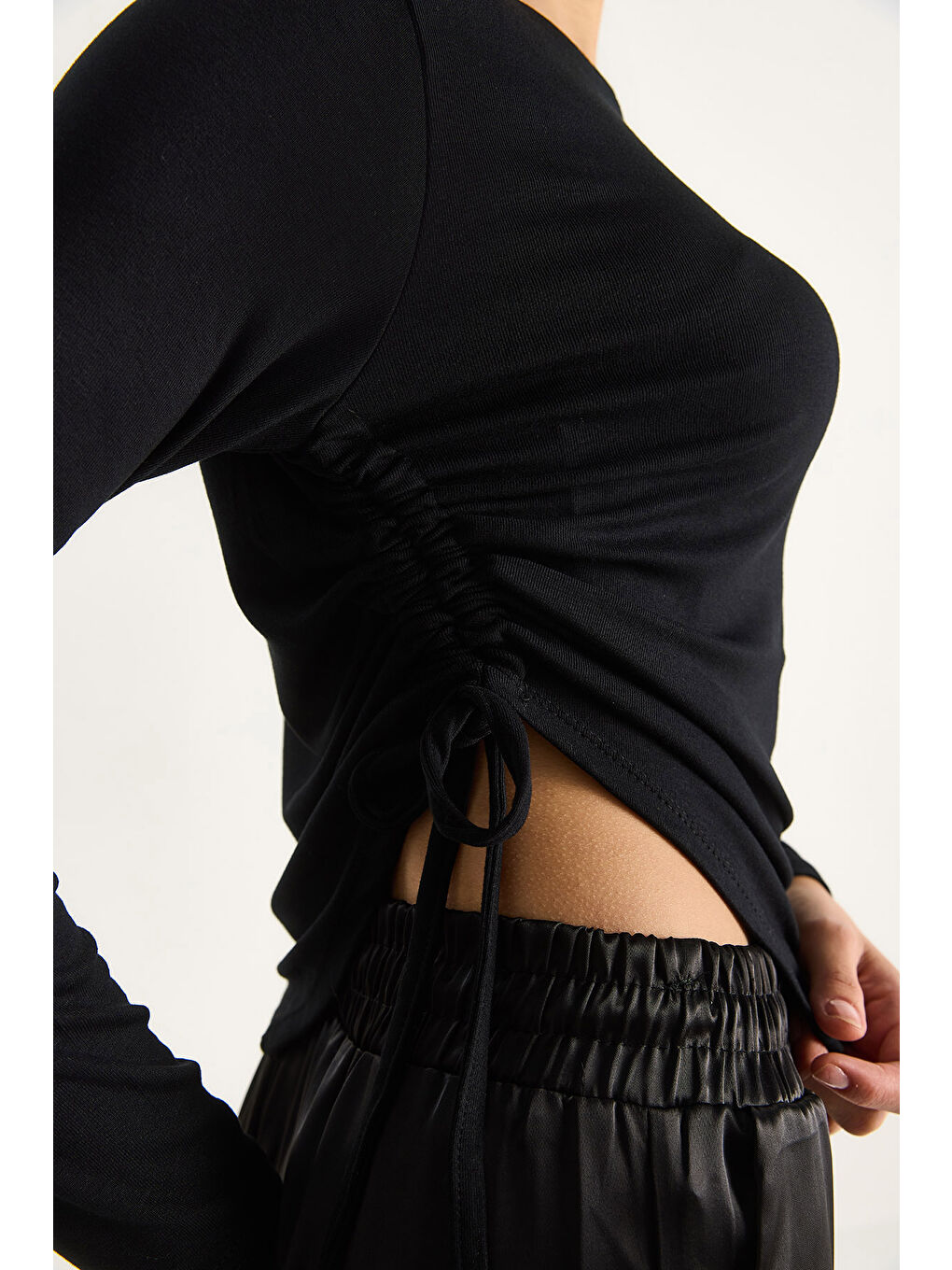 Siyah Kadın Büzgülü Viskon Kadın Bluz-4