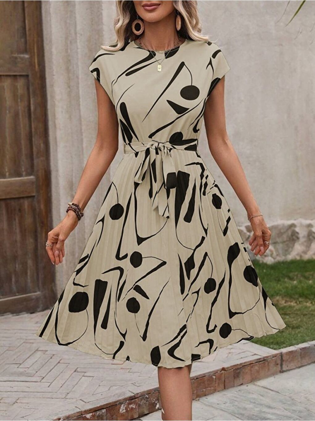 Bej Kadın Kısa Yarasa Kollu Yuvarlak Yaka Beli Büzgülü Süprem Elbise-4