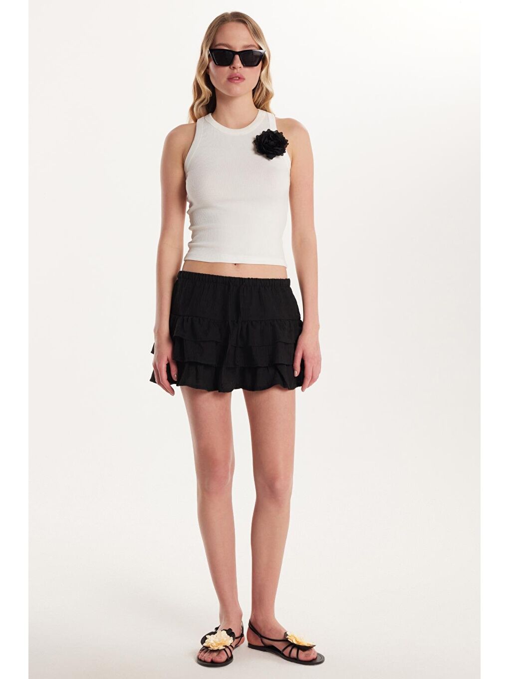 Kadın Standart Fit Bağcıklı Pileli Desenli Siyah Mini Etek-1