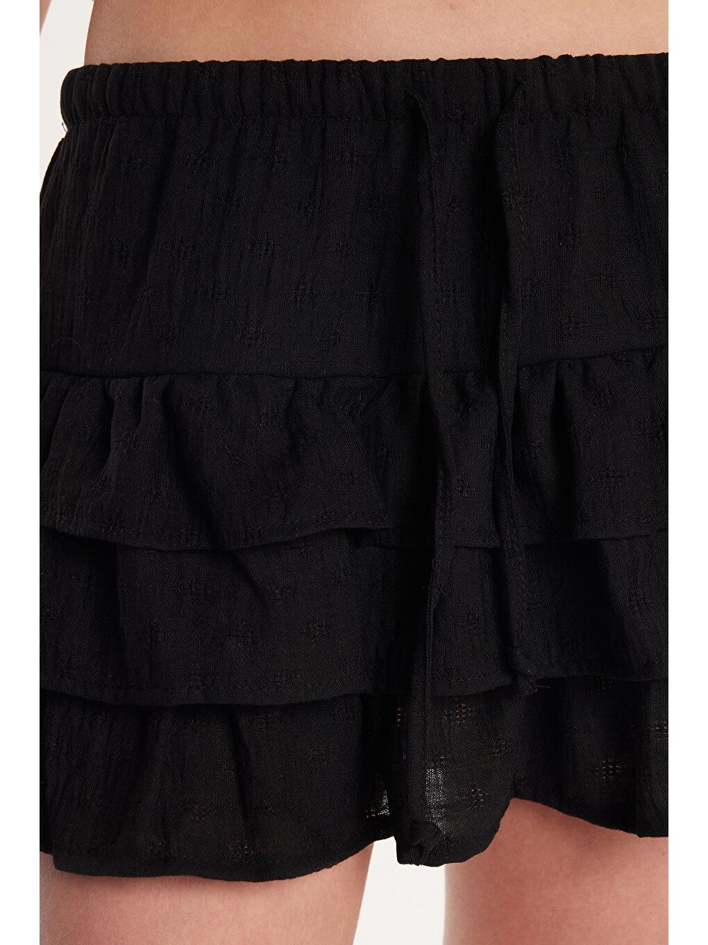 Kadın Standart Fit Bağcıklı Pileli Desenli Siyah Mini Etek-2