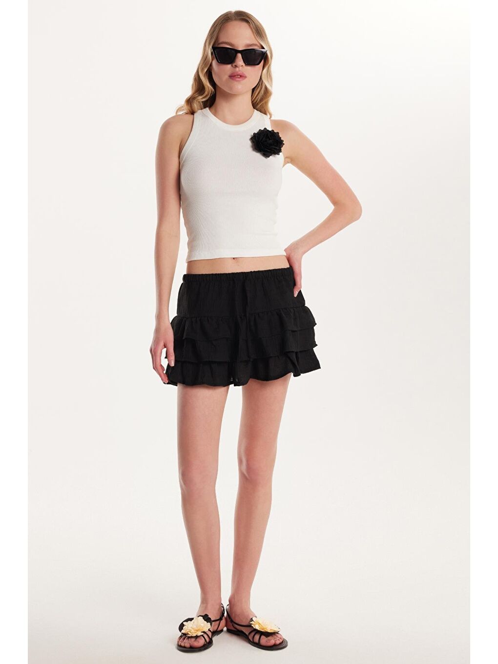 Kadın Standart Fit Bağcıklı Pileli Desenli Siyah Mini Etek-3