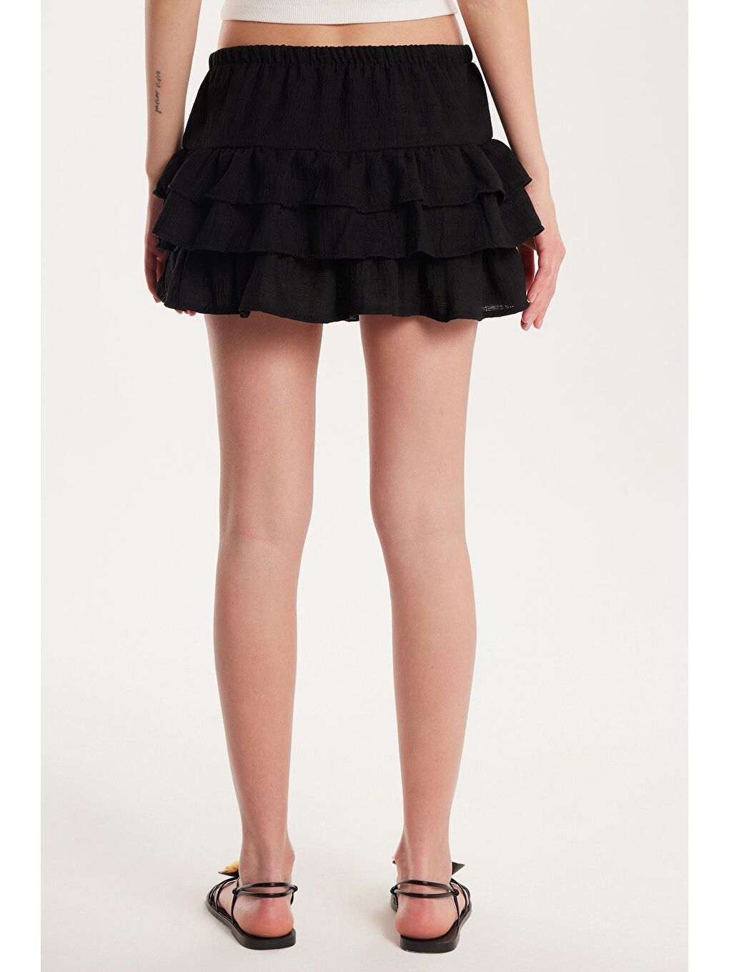 Kadın Standart Fit Bağcıklı Pileli Desenli Siyah Mini Etek-4