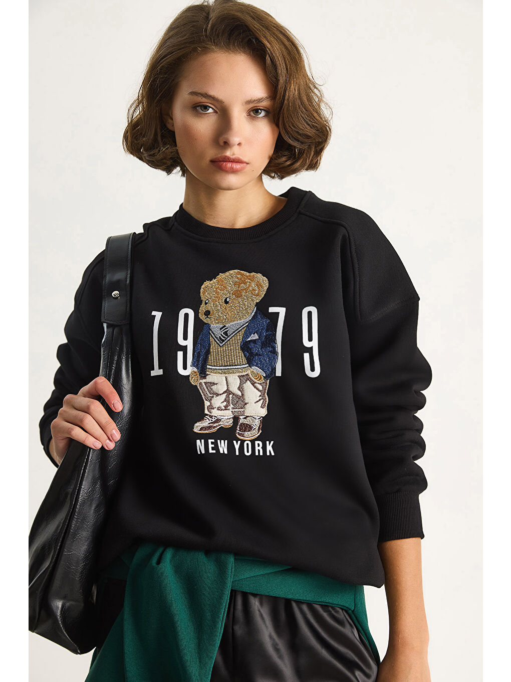 Siyah Kadın Bisiklet Yaka Teddy Nakış Detaylı Sweat