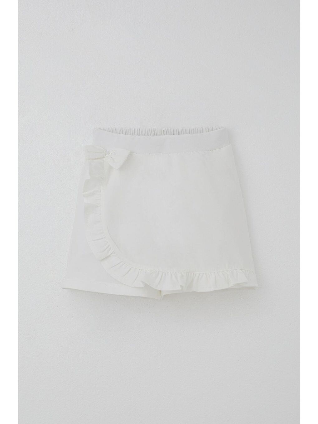 Kız Çocuk Şort Etek Fiyonk Aksesuarlı Fırfırlı Ekru (6-10 Yaş)