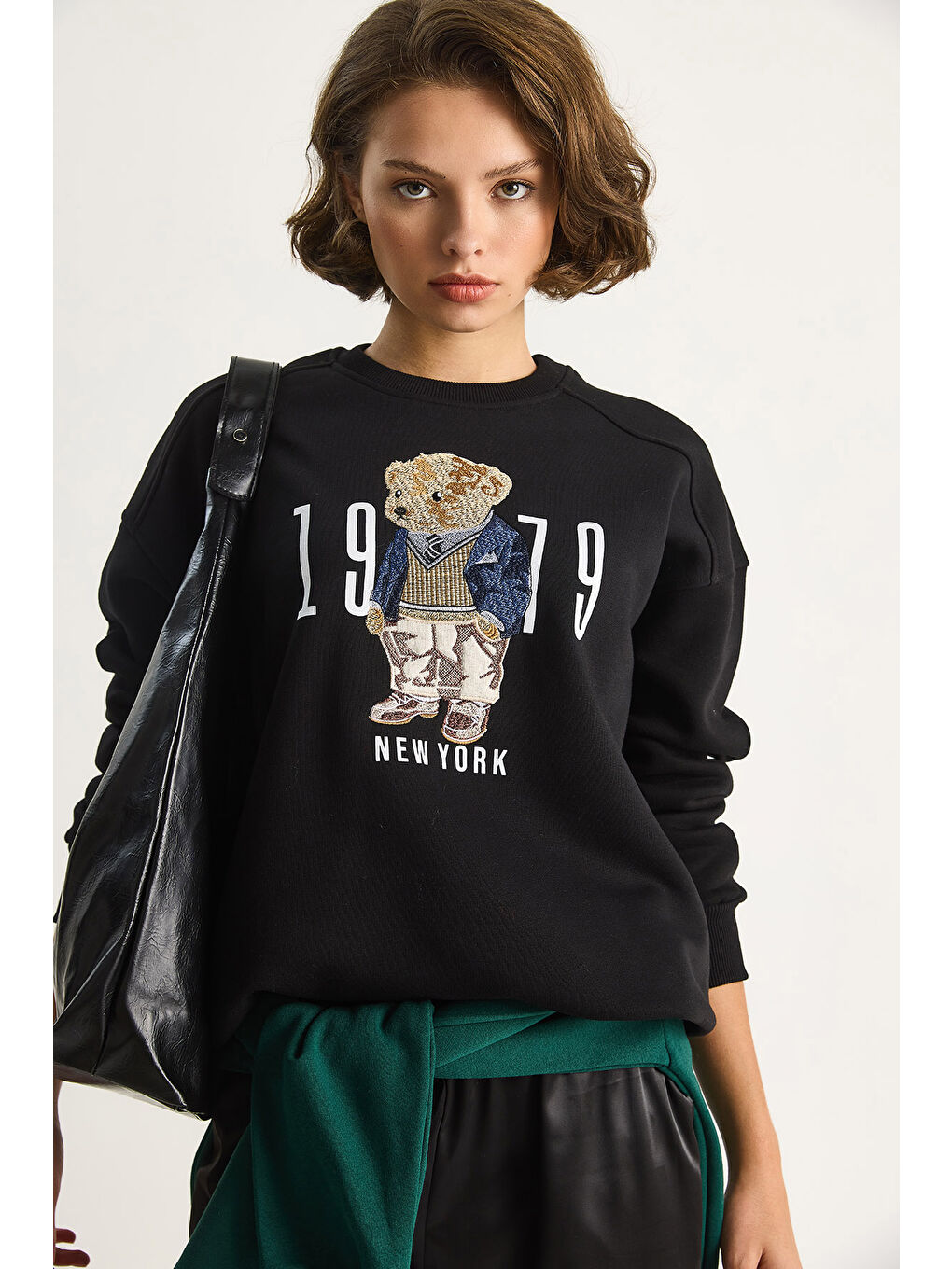 Siyah Kadın Bisiklet Yaka Teddy Nakış Detaylı Sweat-1