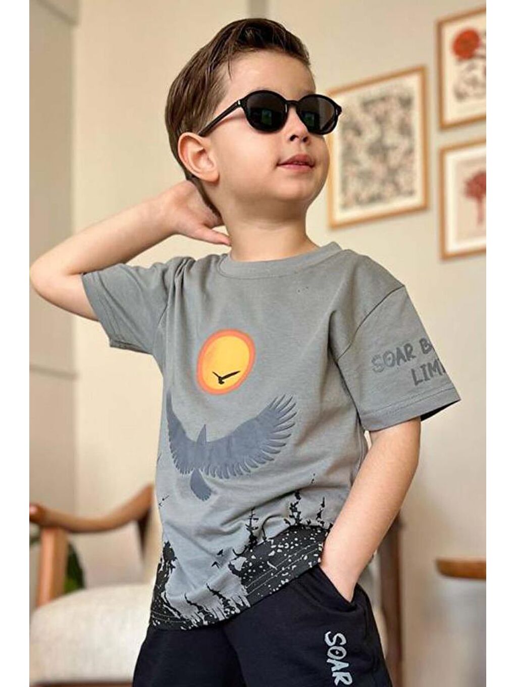 Erkek Çocuk Ağaç ve Güneş Baskılı T-shirt Yazı Detaylı Gri Şortlu Takım