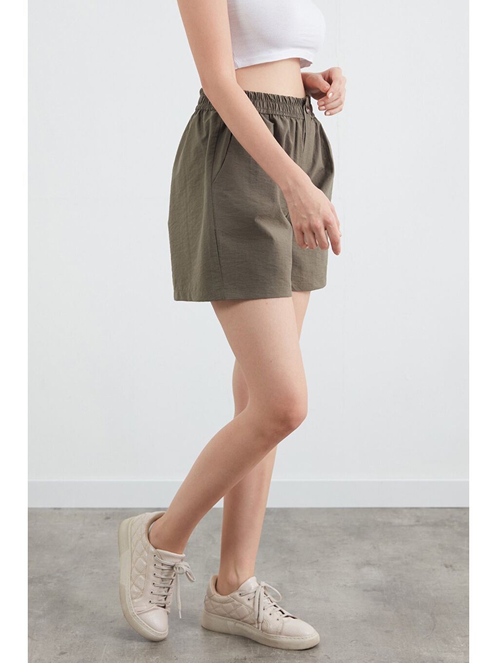 Haki Basic Beli Lastikli Paraşüt Kumaş Şort-2