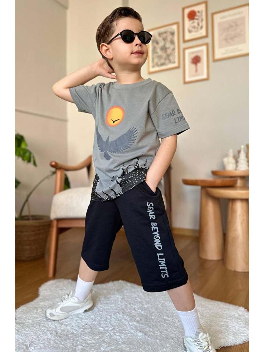 Erkek Çocuk Ağaç ve Güneş Baskılı T-shirt Yazı Detaylı Gri Şortlu Takım-1