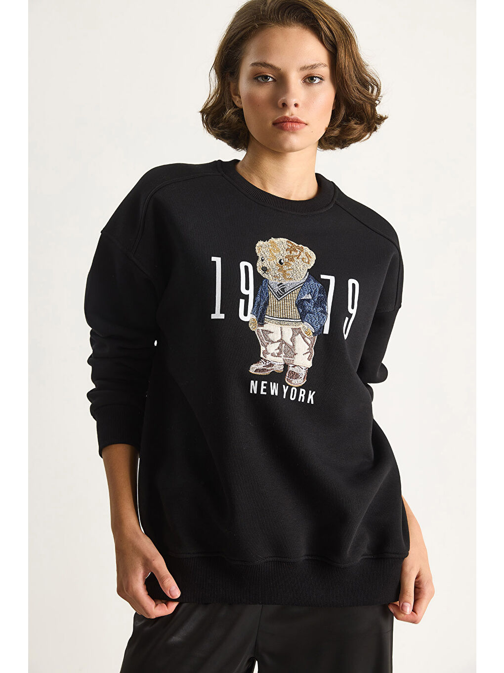 Siyah Kadın Bisiklet Yaka Teddy Nakış Detaylı Sweat-3